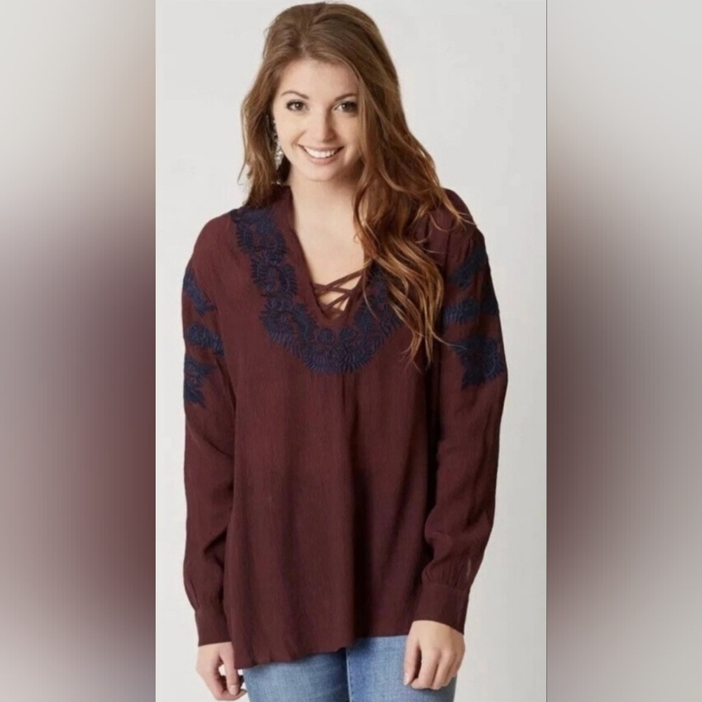 Gimmicks Buckle Embroidered Top Size Medium New